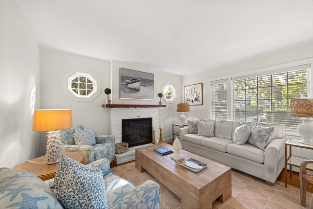 13 Plantingfield Way, Edgartown, MA 02539
