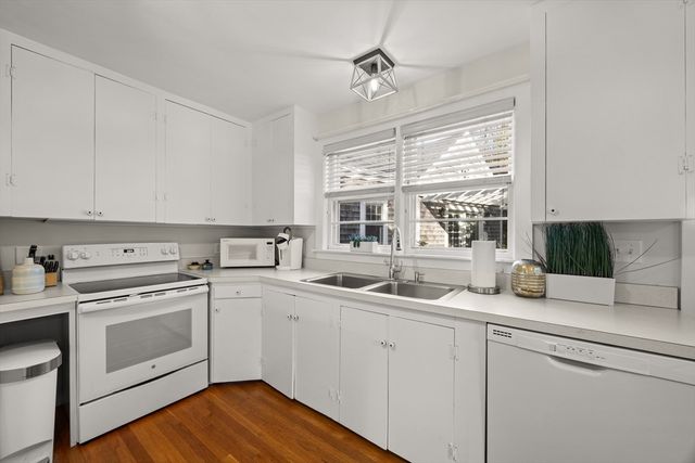 13 Plantingfield Way, Edgartown, MA 02539