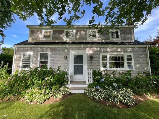 13 Plantingfield Way, Edgartown, MA 02539