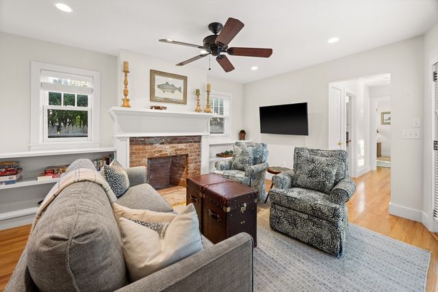 13 Plantingfield Way, Edgartown, MA 02539