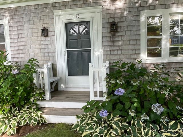 13 Plantingfield Way, Edgartown, MA 02539