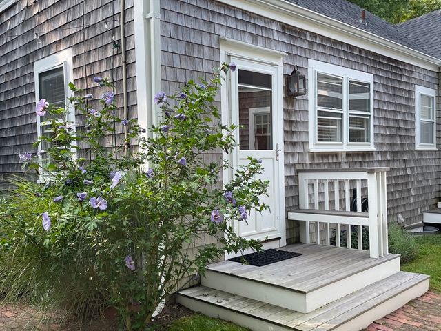 13 Plantingfield Way, Edgartown, MA 02539