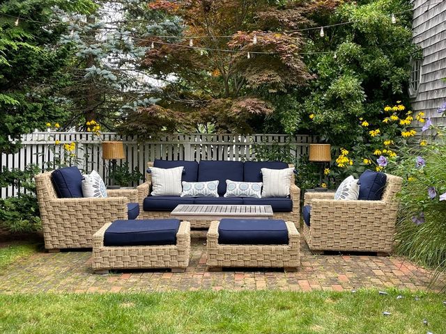 13 Plantingfield Way, Edgartown, MA 02539