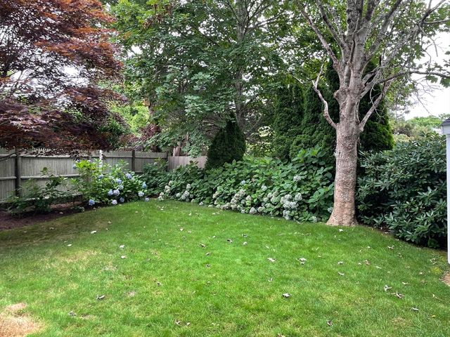 13 Plantingfield Way, Edgartown, MA 02539