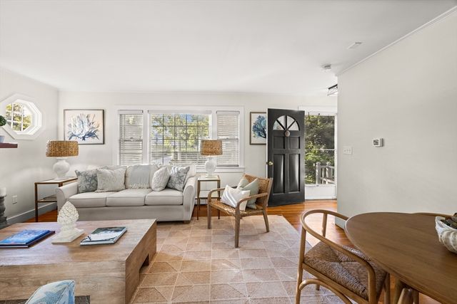 13 Plantingfield Way, Edgartown, MA 02539