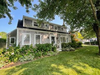 13 Plantingfield Way, Edgartown, MA 02539