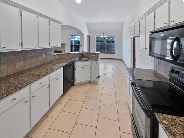 305 N Lakeside Terrace, Mustang, OK 73064