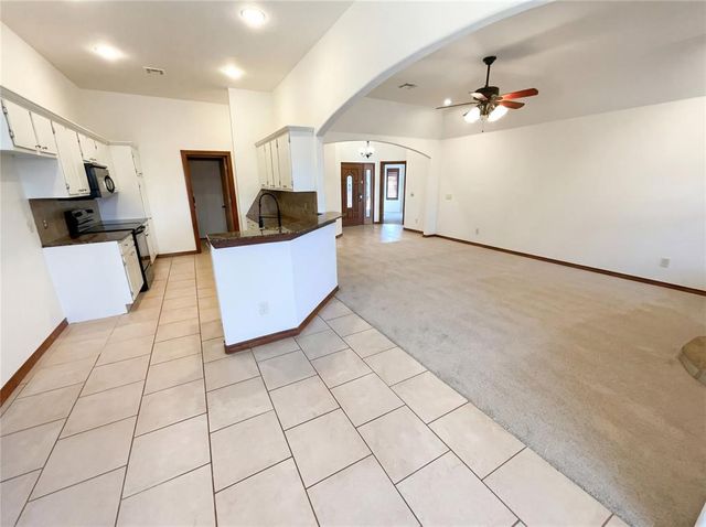 305 N Lakeside Terrace, Mustang, OK 73064