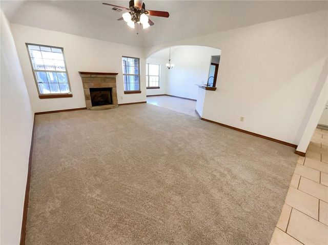 305 N Lakeside Terrace, Mustang, OK 73064