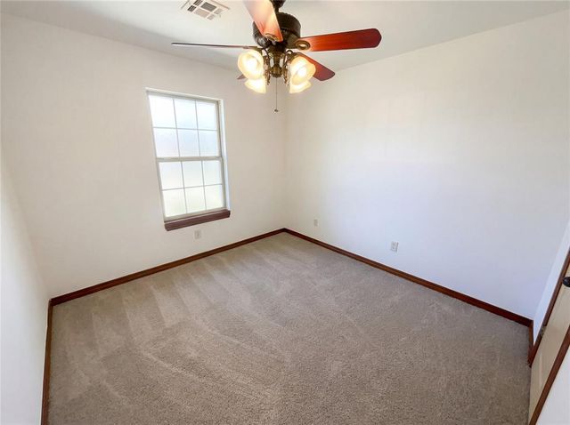 305 N Lakeside Terrace, Mustang, OK 73064