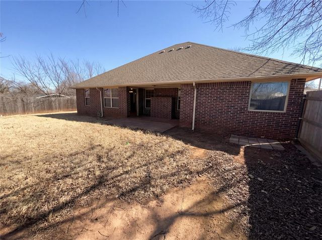 305 N Lakeside Terrace, Mustang, OK 73064