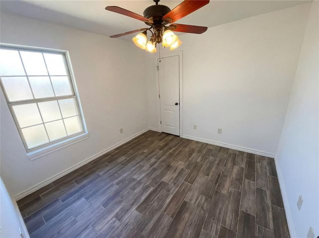 305 N Lakeside Terrace, Mustang, OK 73064