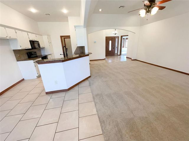 305 N Lakeside Terrace, Mustang, OK 73064