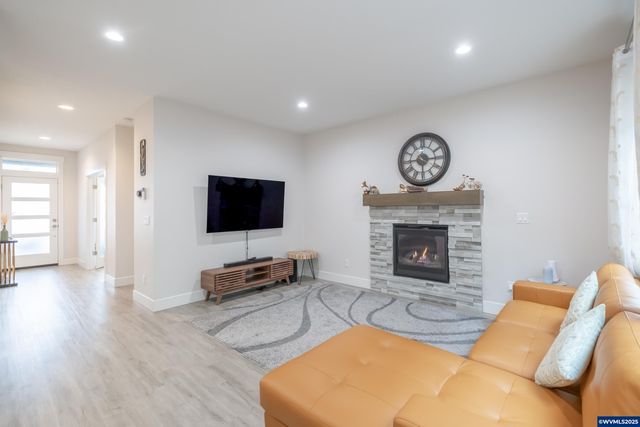 5551 Crossler Meadow Lp SE, Salem, OR 97306