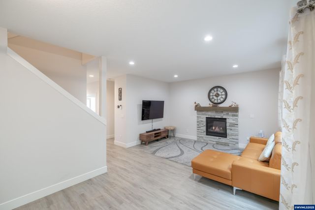 5551 Crossler Meadow Lp SE, Salem, OR 97306