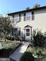504 W LOCH LOMOND DR, Sicklerville, NJ 08081