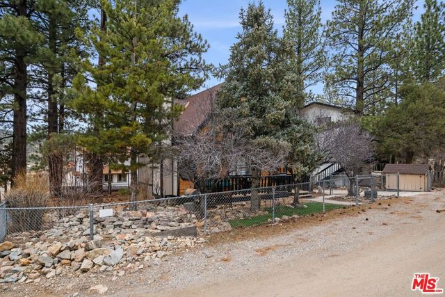 1044 G Lane, Big Bear City, CA 92314