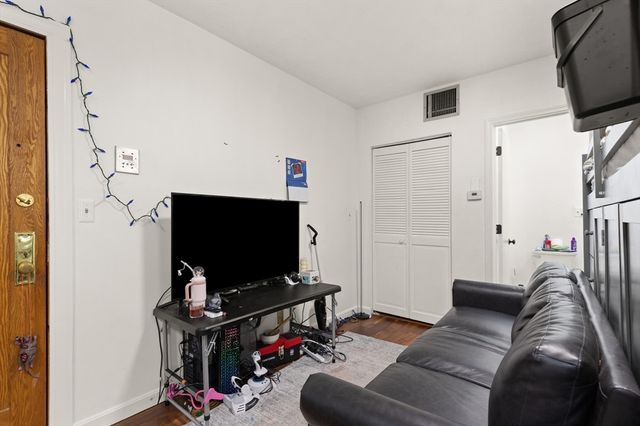 88 Gordon St 305, Boston, MA 02135