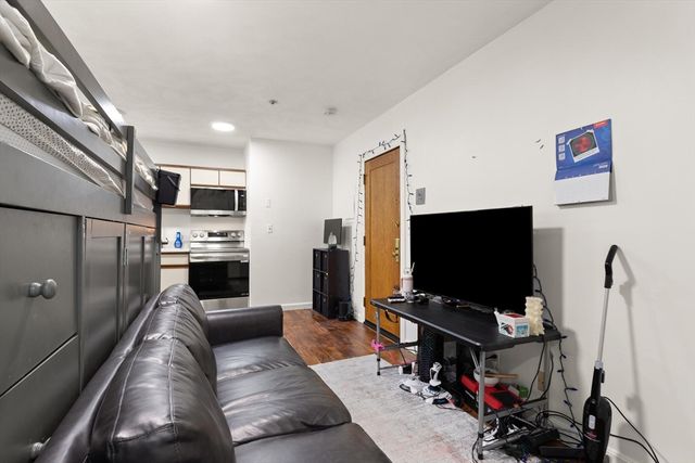 88 Gordon St 305, Boston, MA 02135