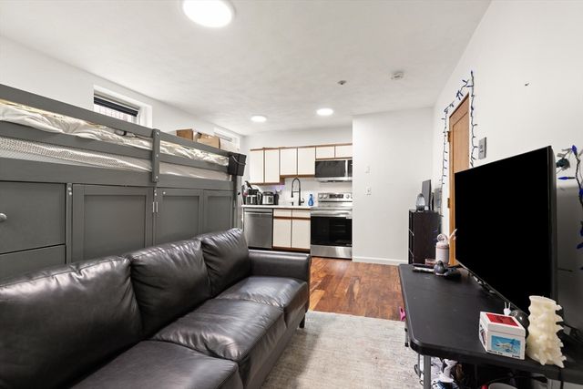 88 Gordon St 305, Boston, MA 02135