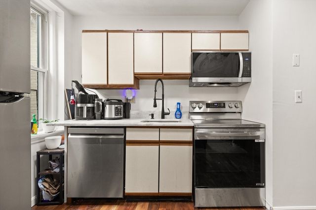 88 Gordon St 305, Boston, MA 02135