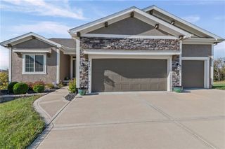 206 NW Joshua Drive, Lee's Summit, MO 64081