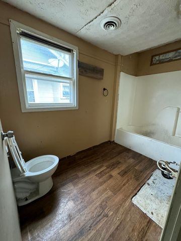 910 S Newton Avenue, Springfield, MO 65806