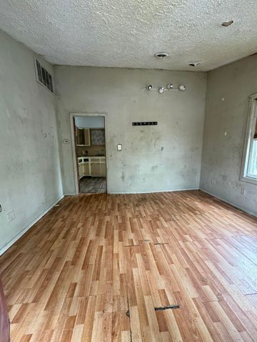 910 S Newton Avenue, Springfield, MO 65806
