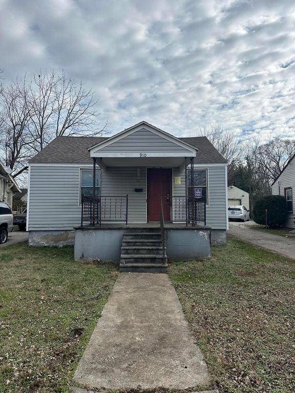910 S Newton Avenue, Springfield, MO 65806