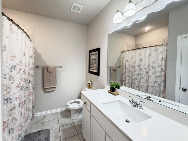 140 Spring Creek Circle, Paradise, TX 76073