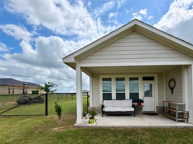 140 Spring Creek Circle, Paradise, TX 76073