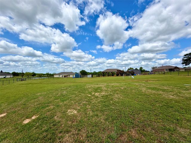 140 Spring Creek Circle, Paradise, TX 76073