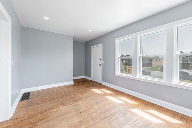 7614 W 63rd Place, Summit, IL 60501