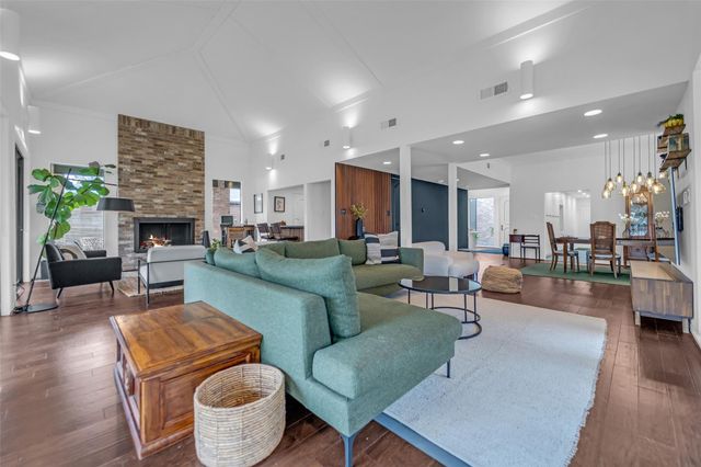 33 Charleston Street N, Sugar Land, TX 77478