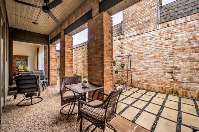 33 Charleston Street N, Sugar Land, TX 77478