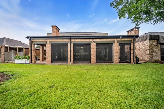 33 Charleston Street N, Sugar Land, TX 77478