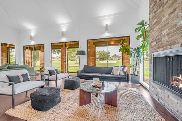 33 Charleston Street N, Sugar Land, TX 77478