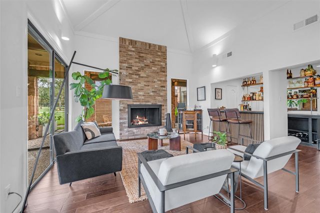 33 Charleston Street N, Sugar Land, TX 77478