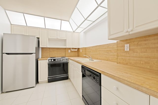 4524 NW 43rd Avenue, Tamarac, FL 33319