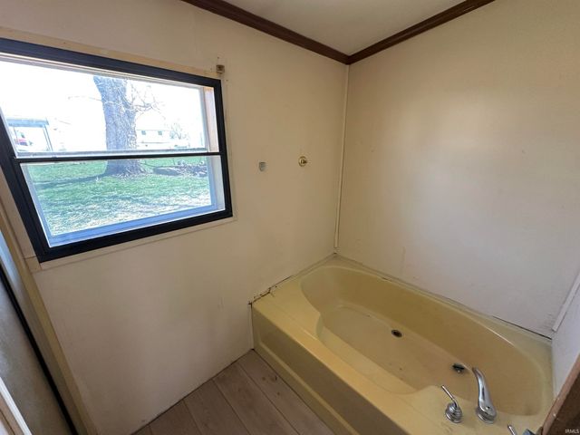 220 S Hunt Street, Greentown, IN 46936