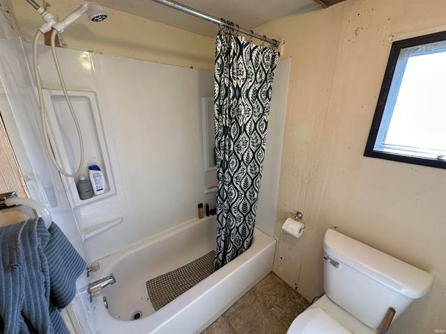 220 S Hunt Street, Greentown, IN 46936