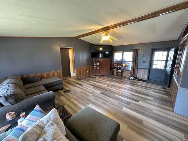 220 S Hunt Street, Greentown, IN 46936