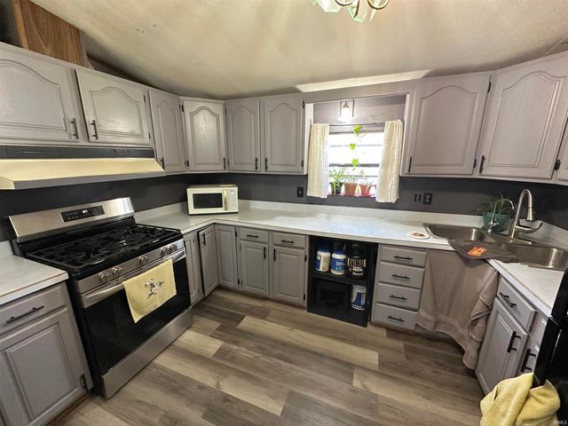 220 S Hunt Street, Greentown, IN 46936