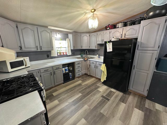 220 S Hunt Street, Greentown, IN 46936