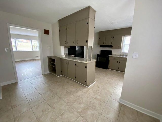 4320 Cresthill DR, Roanoke, VA 24018