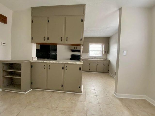 4320 Cresthill DR, Roanoke, VA 24018