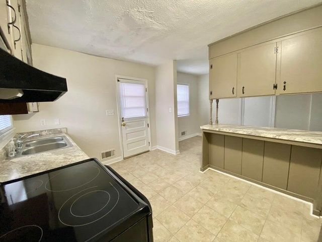 4320 Cresthill DR, Roanoke, VA 24018