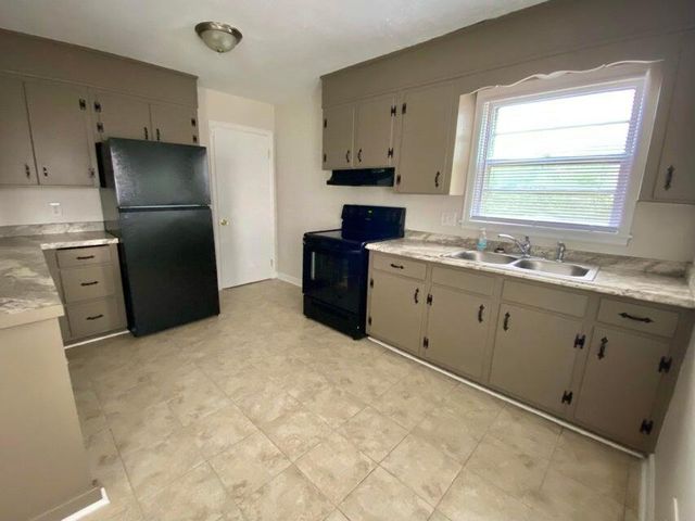 4320 Cresthill DR, Roanoke, VA 24018