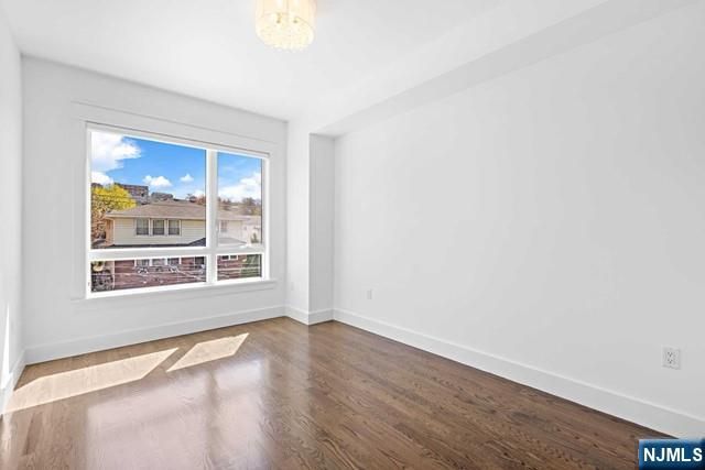 213 7th Street, Palisades Park, NJ 07650