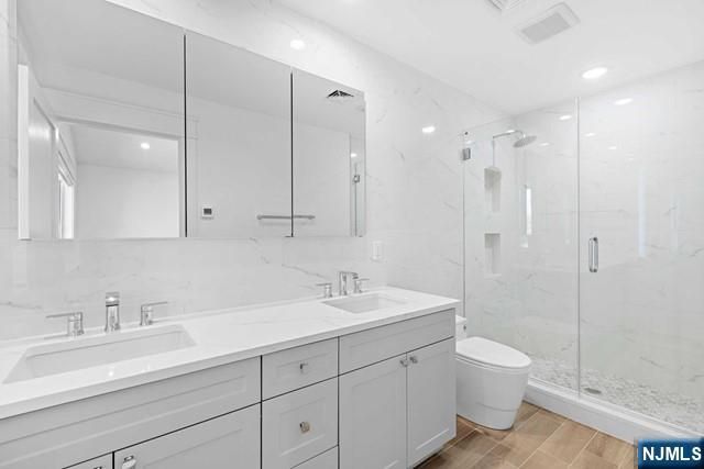 213 7th Street, Palisades Park, NJ 07650